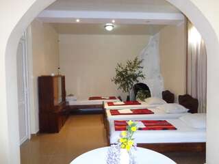 Гостевой дом White Guest House Махинджаури Четырехместный номер с кухней и собственной ванной комнатой-8